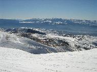 Gran Sasso d'Italia visto desde Campo Imperatore. Valle Fredda, valle contigua desde donde se puede descender hasta la base del teleférico del Gran Sasso d'Italia con los esquís puestos – L'Aquila