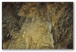 Sala delle concrezioni e Lago Negro, tra la prima e la seconda cascata delle grotte. La formazione di concrezioni insieme alle luci disposte dai tecnici rende il paesaggio davvero affascintante. La presenza dell'acqua è costante e le grotte rappresentano una delle magnificenze che madre natura ci propone
