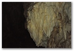 Sala delle concrezioni e Lago Negro, tra la prima e la seconda cascata delle grotte. La formazione di concrezioni insieme alle luci disposte dai tecnici rende il paesaggio davvero affascintante. La presenza dell'acqua è costante e le grotte rappresentano una delle magnificenze che madre natura ci propone