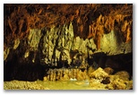 Le concrezioni che si dividono in stalattiti (concrezioni di calcare che si formano dall'alto verso il basso) e stalagmiti (concrezioni di calcare che si formano dal basso verso l'alto) e colonne (unione di una stalattite a una stalagmite). E' importantissimo sapere che queste concrezioni non vadano assolutamente toccate. Infatti il grasso presente sulle nostre mani impedirà alla concrezione di conitnuarsi a formare.